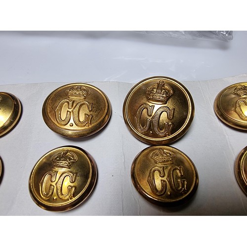 299 - A rare set of WWII era assorted Kings Crown coastguard buttons, 12 in total, in good condition.