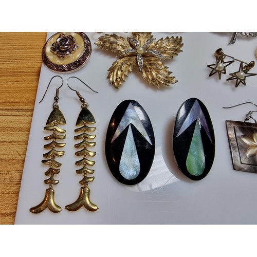 293 - A box full of good quality costume jewellery to include a large suite of various brooches, various e... 