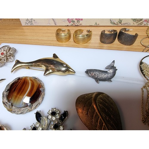 293 - A box full of good quality costume jewellery to include a large suite of various brooches, various e... 