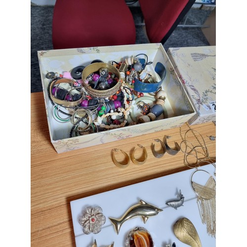 293 - A box full of good quality costume jewellery to include a large suite of various brooches, various e... 