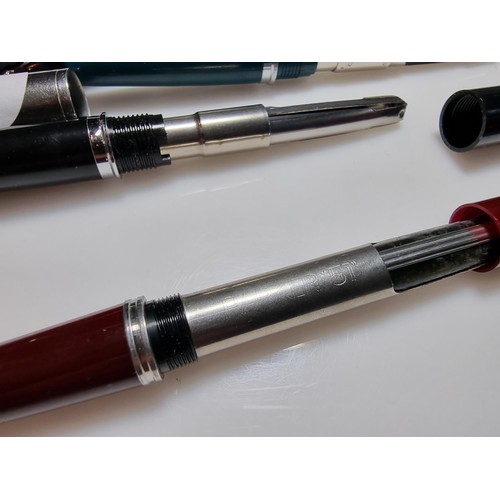 295 - 3x vintage Parker fountain pens, to include a Parker 51 fountain pen, all in good order just require... 