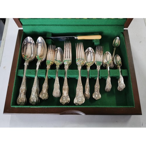 19 - An Oneida canteen of silver plate cutlery, 8 serving, Kings Pattern,  incomplete.