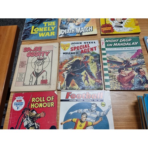 204 - A large collection of vintage small comics to include approx 119 fun size Dandy and Beano comics alo... 