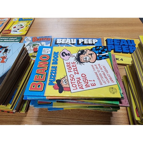 204 - A large collection of vintage small comics to include approx 119 fun size Dandy and Beano comics alo... 