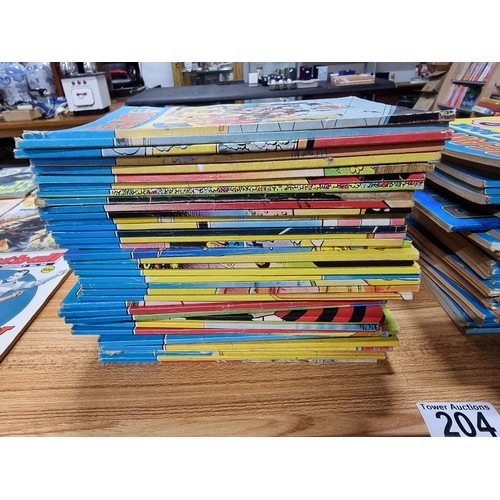 204 - A large collection of vintage small comics to include approx 119 fun size Dandy and Beano comics alo... 