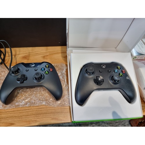 206 - A box of collectable odds to include 2x Xbox 1 controllers (1 boxed) both in excellent condition, a ... 