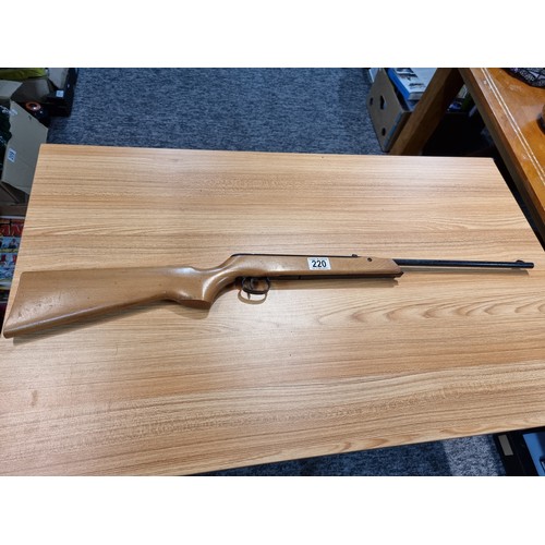 220 - A rare BSA Merlin MK1 .177 junior air rifle dated around the 1960's, in good working order and in ni... 