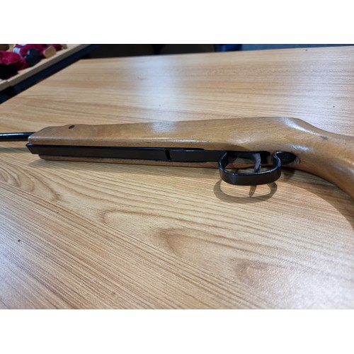 220 - A rare BSA Merlin MK1 .177 junior air rifle dated around the 1960's, in good working order and in ni... 