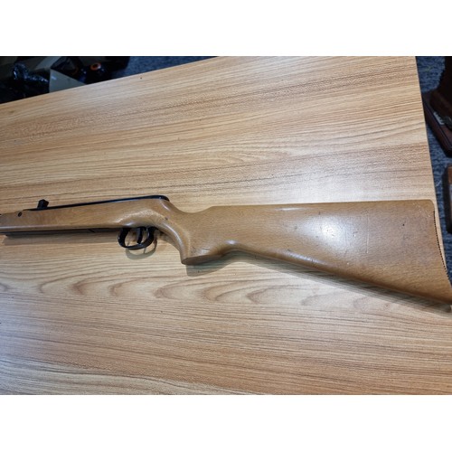 220 - A rare BSA Merlin MK1 .177 junior air rifle dated around the 1960's, in good working order and in ni... 