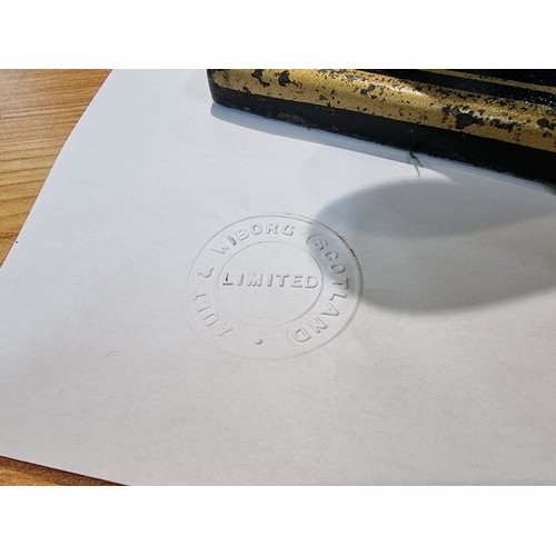 226 - A good antique Victorian paper embossing stamp seal with a gilt floral design, the stamp is changeab... 