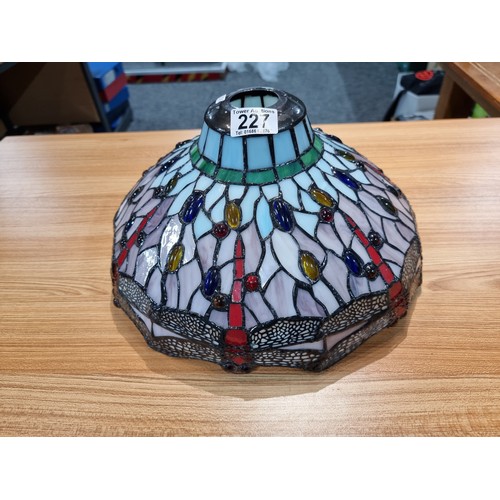 227 - A pretty Tiffany style art glass lampshade with a dragonfly design, displays well, has a small bit o... 