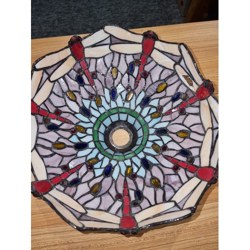 227 - A pretty Tiffany style art glass lampshade with a dragonfly design, displays well, has a small bit o... 