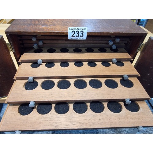 233 - A good quality vintage solid wood coin collectors storage display case with 2 lockable doors to the ... 