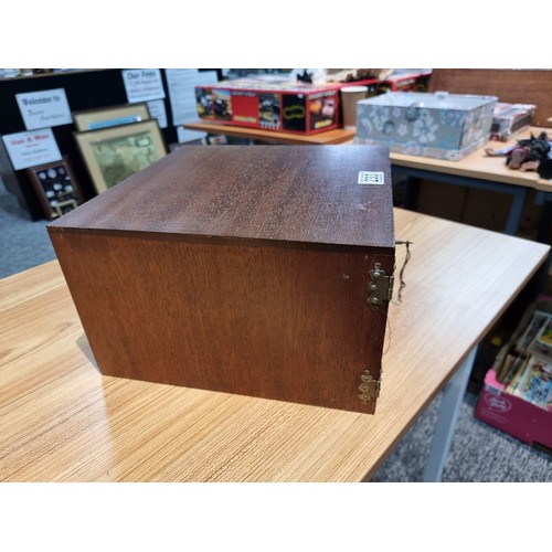 233 - A good quality vintage solid wood coin collectors storage display case with 2 lockable doors to the ... 