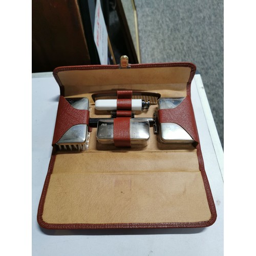 332 - Collection of collectables inc a Blandford slate clock, 2x vintage biscuit tins and a A.G.M gents gr... 