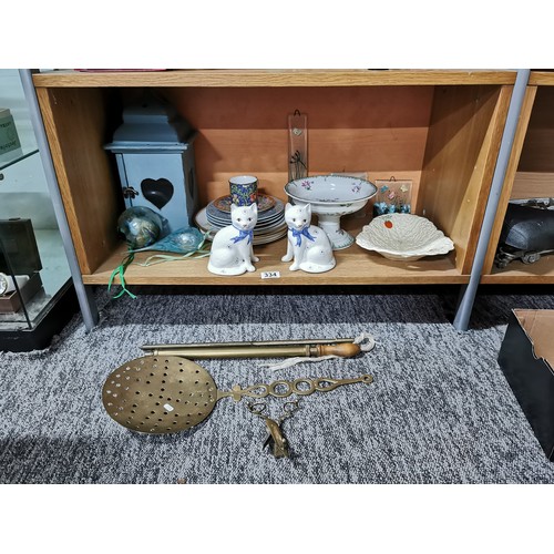 334 - Shelf of collectables inc a Beswick leaf formed serving bowl with stamp to the base, William Morris ... 