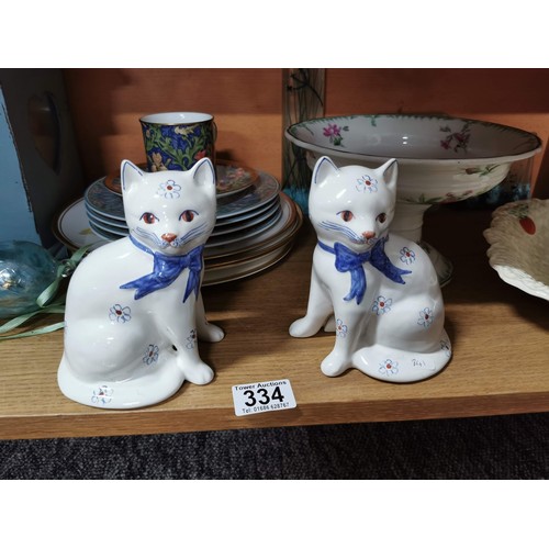 334 - Shelf of collectables inc a Beswick leaf formed serving bowl with stamp to the base, William Morris ... 