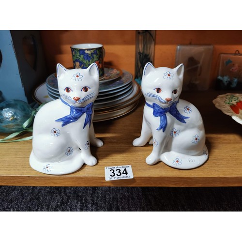 334 - Shelf of collectables inc a Beswick leaf formed serving bowl with stamp to the base, William Morris ... 