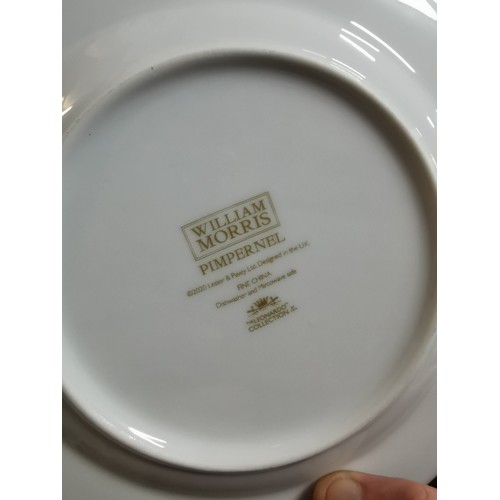 334 - Shelf of collectables inc a Beswick leaf formed serving bowl with stamp to the base, William Morris ... 