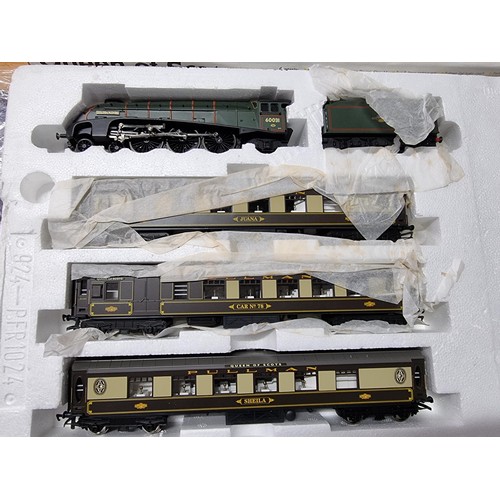 206 - A boxed as new Hornby R1024 Queen of Scots train set which includes 3 Pullman coaches, never had any... 