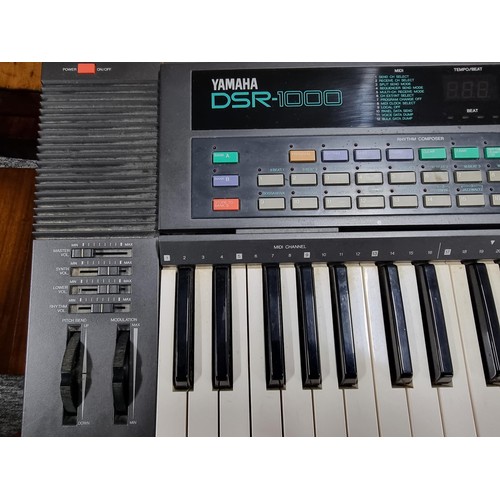 215 - A good quality 1987 Yamaha DSR-1000 keyboard digital with many effects, in full working order, compl... 