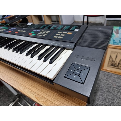 215 - A good quality 1987 Yamaha DSR-1000 keyboard digital with many effects, in full working order, compl... 