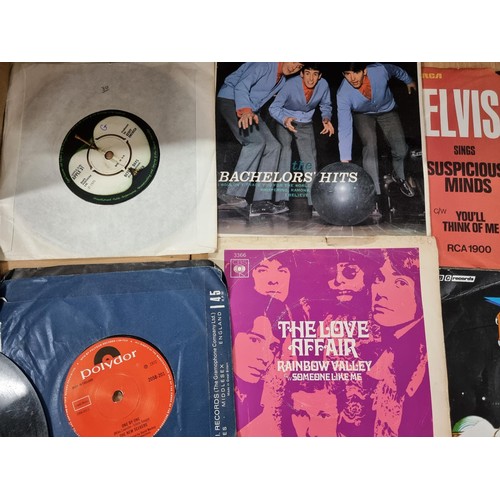 216 - A large quantity of various 45 rpm single records, to include some good bands and artists, the Beatl... 