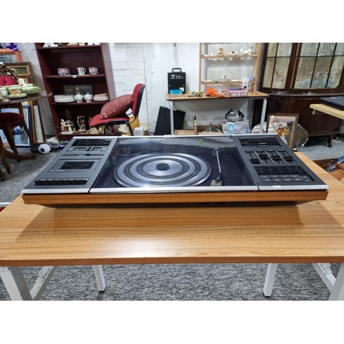 219 - A good quality Bang & Olufsen Beocenter 2002 record player, tape deck and radio, made to the highest... 