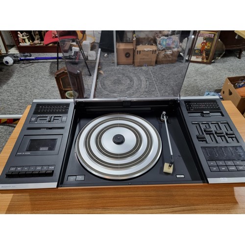 219 - A good quality Bang & Olufsen Beocenter 2002 record player, tape deck and radio, made to the highest... 