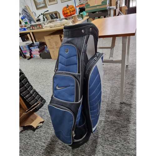 229 - A good quality modern Nike golf bag with large padded pockets and a large padded strap, in clean con... 