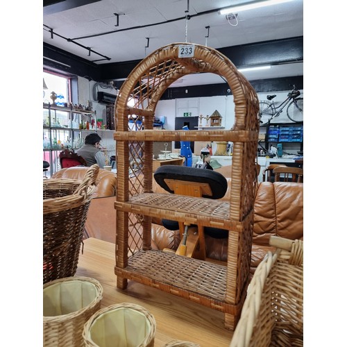 233 - A quantity of wicker items to include an arched wicker shelfing unit, (can be hung or free standing)... 