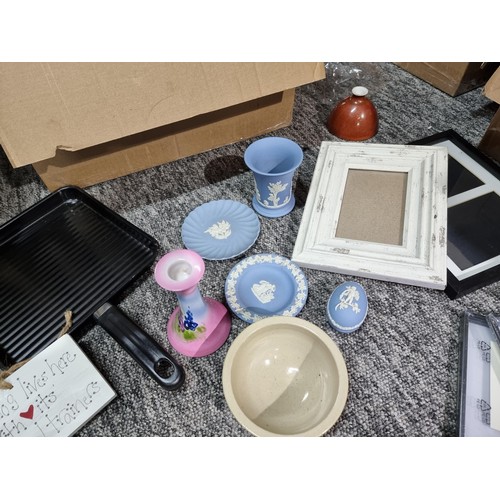 254 - 2 boxes of odds containing studio crockery items, a pair of vintage hand warmers, a quantity of Wedg... 