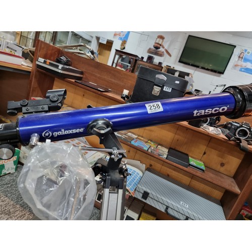 258 - A Tasco Galaxsee telescope on tripod stand D=60mm and F=700mm, in good condition.