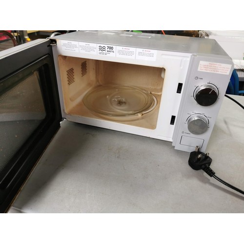 62 - Silver 700w Russel Hobbs dial microwave