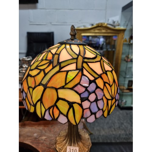 310 - A pretty ornate tiffany style table lamp with a grape and leaf design in excellent condition with no... 