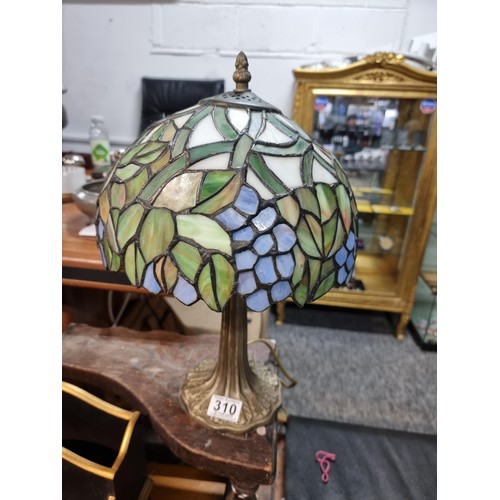 310 - A pretty ornate tiffany style table lamp with a grape and leaf design in excellent condition with no... 