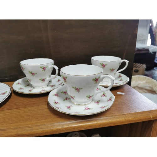 175 - Quantity of rosebud pattern dinner sets and tea sets, inc cups saucers cake plate, teapot, milk jug,... 