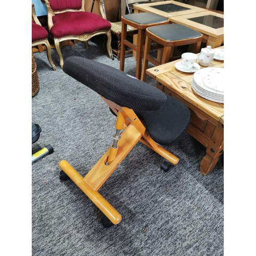 505 - Adjustable kneeling stool for correct posture