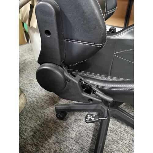 512 - A gaming chair with height and tilt adjustments in good clean condition.