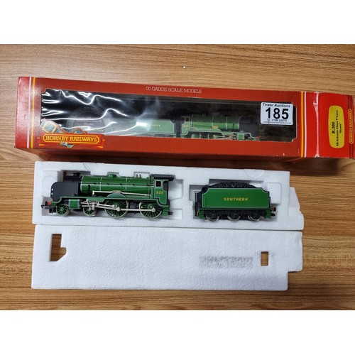 185 - A boxed Hornby R380 Southern Schools class V Stowe 928 smoke unit with box and track tested in excel... 