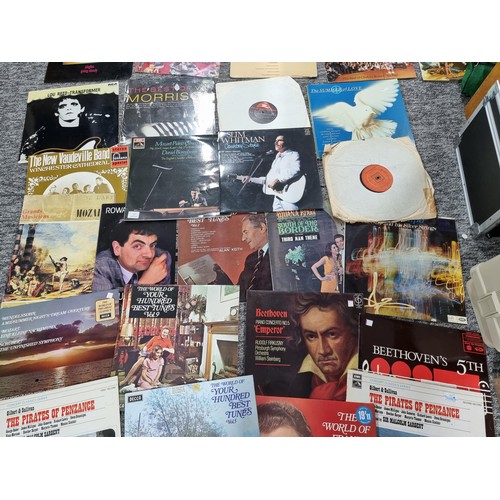 195 - A large box of LP vinyl records and 45rpm single records, to include some good bands and artists, Jo... 