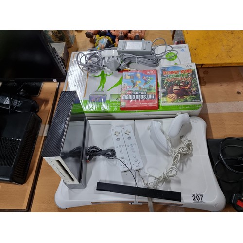 207 - A Nintendo Wii gaming console with dock, Wii fit plus board, 2 Wiiimote controllers and 2 nun chuck ... 