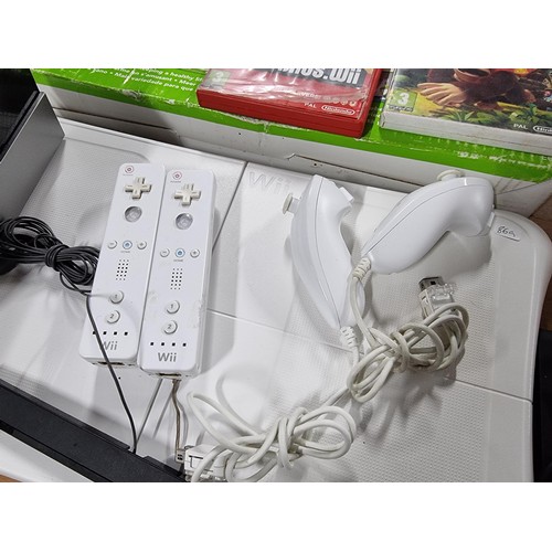 207 - A Nintendo Wii gaming console with dock, Wii fit plus board, 2 Wiiimote controllers and 2 nun chuck ... 