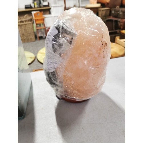 25 - Himalayan salt lamp on wooden base as new, lamp weighs 3-5kg