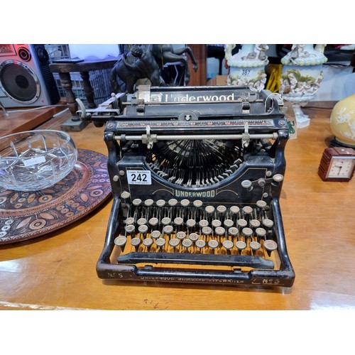 241 - An antique Underwood NO. 5 typewriter in good antique condition, displays well. Height 23cm, width 3... 