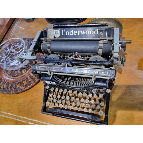 241 - An antique Underwood NO. 5 typewriter in good antique condition, displays well. Height 23cm, width 3... 