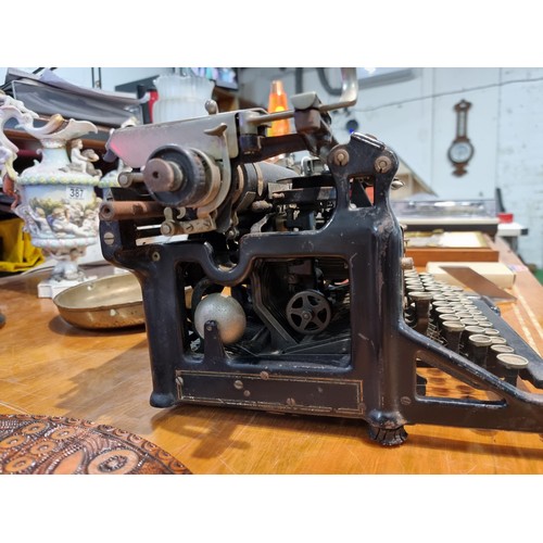 241 - An antique Underwood NO. 5 typewriter in good antique condition, displays well. Height 23cm, width 3... 