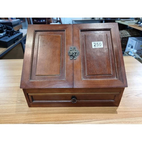 250 - A good vintage solid wood table top desk tidy, in excellent condition with 2 doors revealing a fitte... 