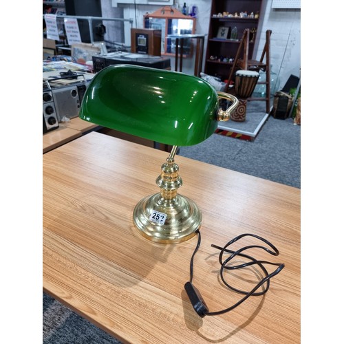 252 - A good quality bankers lamp with a green glass shade, in clean condition but requires a new plug. Ha... 