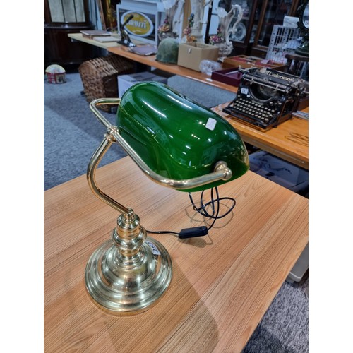 252 - A good quality bankers lamp with a green glass shade, in clean condition but requires a new plug. Ha... 